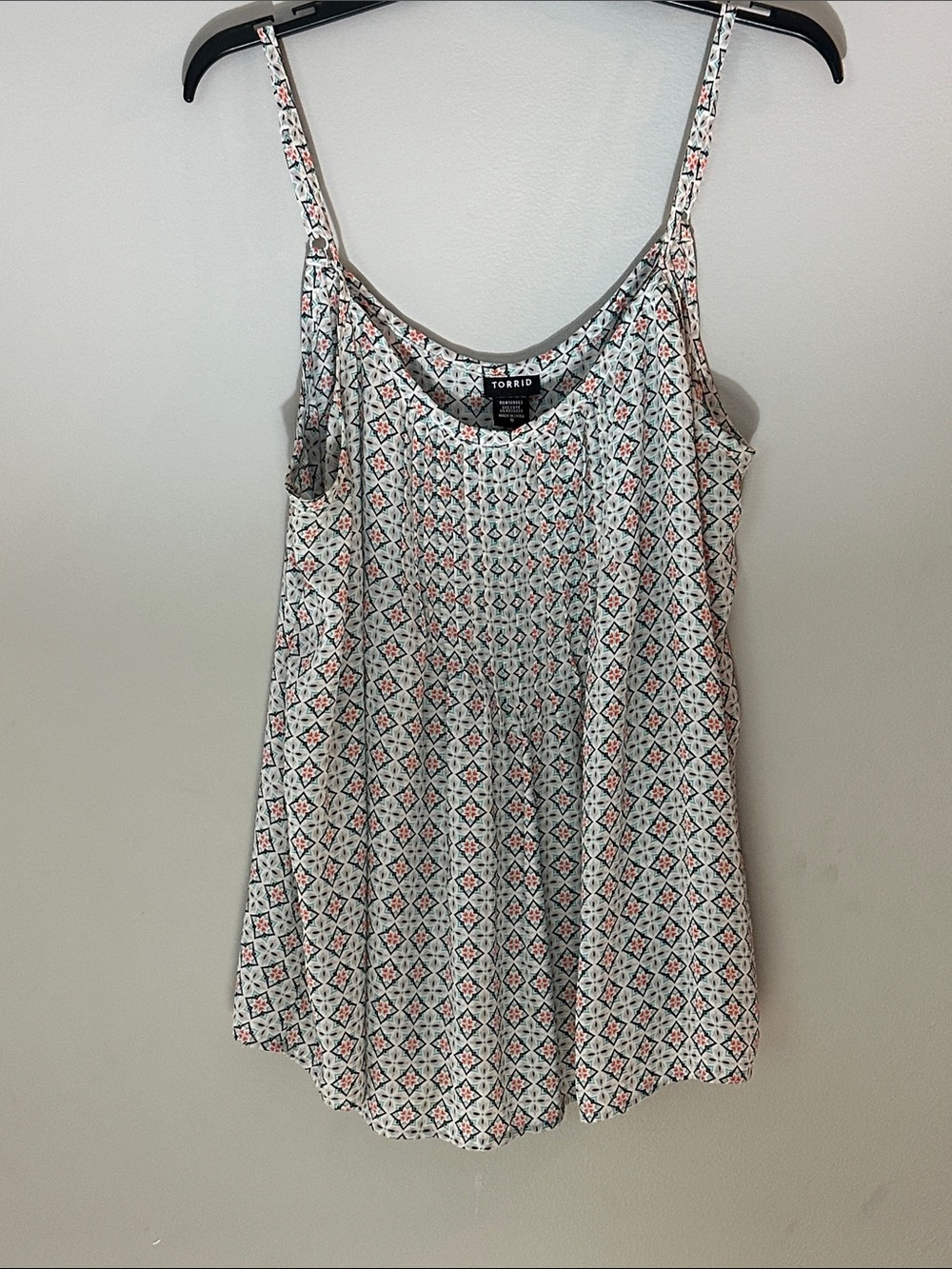 torrid size 0 White Tank Top with Pink and Gray Geometric Print
